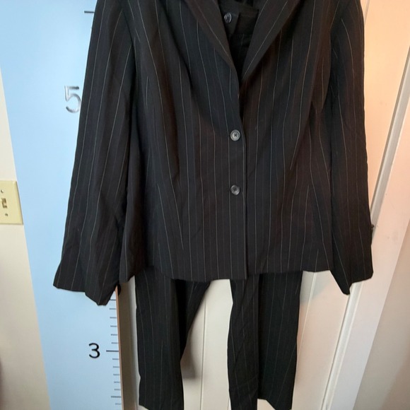 Rafaella Woman's Black Pinstripe Suit Size 20W Pants & Jacket - Picture 2 of 11